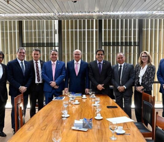 Efraim Moraes leva a Geraldo Alckmin pautas de interesse do comércio e serviços
