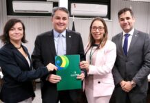 Senador Efraim se reúne com representantes da Associação Nacional dos Defensores Públicos