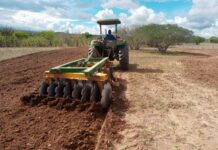 Programa “Corte de Terra” da PMCG propicia economia de tempo e dinheiro ao homem do campo