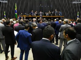 Pacheco lê requerimento e cria CPMI dos atos de 8 de janeiro