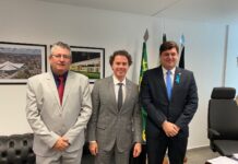 Veneziano e os deputados Taciano Diniz e Romualdo Quirino tratam de investimentos na Paraíba com o Ministro Waldez Góes