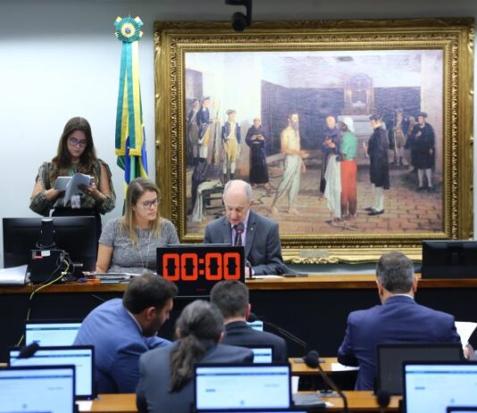 CCJ da Câmara dos Deputados aprova admissibilidade de proposta que anistia partidos com irregularidades