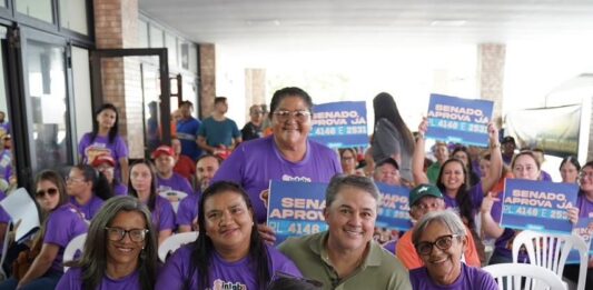 De mãos dadas com os garis: Efraim reforça compromisso com os profissionais em encontro estadual da categoria