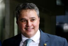 Efraim encampa luta de médicos e dentistas por valorização e melhores salários em concursos