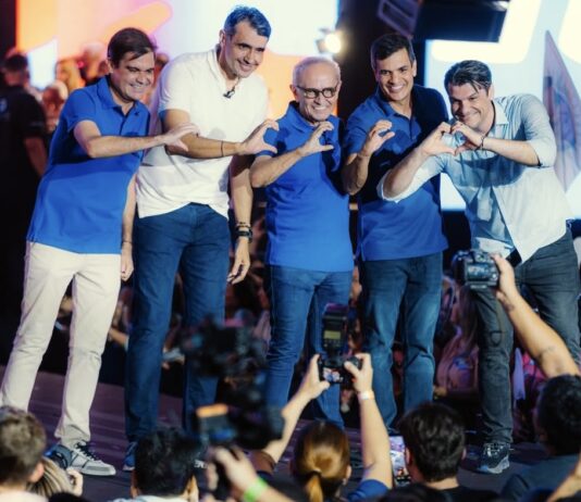 Cícero reúne multidão em convenção, oficializa chapa com Diogo Cunha Lima, Veneziano e André Gadelha e convoca Paraíba a dar o próximo passo