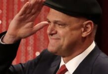 Família se despede de Oscar em cerimônia reservada de cremação