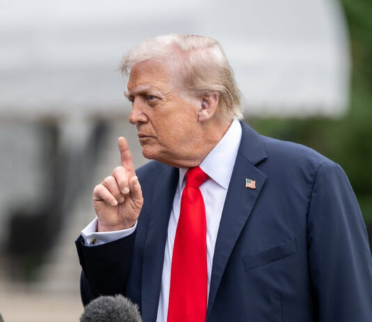 Trump cancela 2ª onda de ataques após Venezuela libertar presos políticos