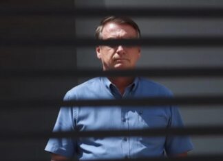 Moraes pede parecer da PGR sobre prisão domiciliar para Bolsonaro