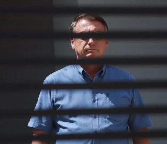 Moraes pede parecer da PGR sobre prisão domiciliar para Bolsonaro