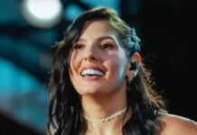 Ana Castela “assina” carteira de trabalho de fã sem perceber e se arrepende