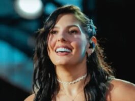 Ana Castela “assina” carteira de trabalho de fã sem perceber e se arrepende