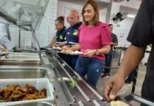 Representando Veneziano, Ana Cláudia celebra 100 mil refeições do Restaurante Popular do Distrito dos Mecânicos