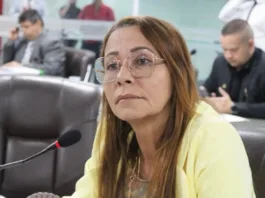Vereadora Aninha Cardoso fiscaliza escola com salas ‘interditadas’ em Campina Grande