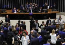 Câmara aumenta penas para crimes como extorsão e escudo humano