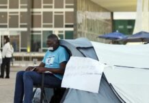 Após ordem de Moraes, deputado aliado de Bolsonaro deixa acampamento