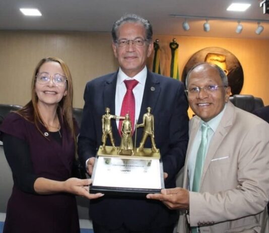 Vereadora Aninha Cardoso e ex-vereador Marinaldo Cardoso participam de homenagem ao ministro Mauro Campbell Marques