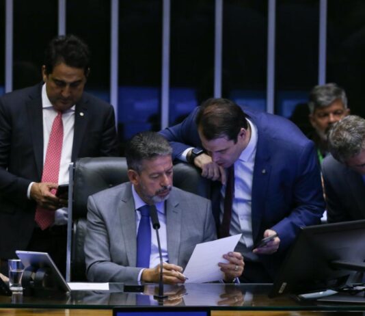 CCJ da Câmara dos Deputados vota anistia a presos do 8/1 e analisa projetos contra STF