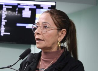 Aninha Cardoso solicita operação tapa-buraco em ruas de vários bairros de Campina Grande