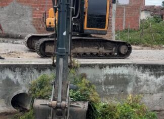 Prefeitura de Campina Grande realiza grande ação de limpeza em canal do bairro do Mutirão