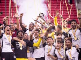 Corinthians vence Flamengo e é bicampeão da Supercopa Rei