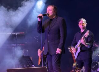 Multidão ocupa Praia de Cabo Branco e celebra os 441 anos da Capital com shows de Roupa Nova e Fábio Jr