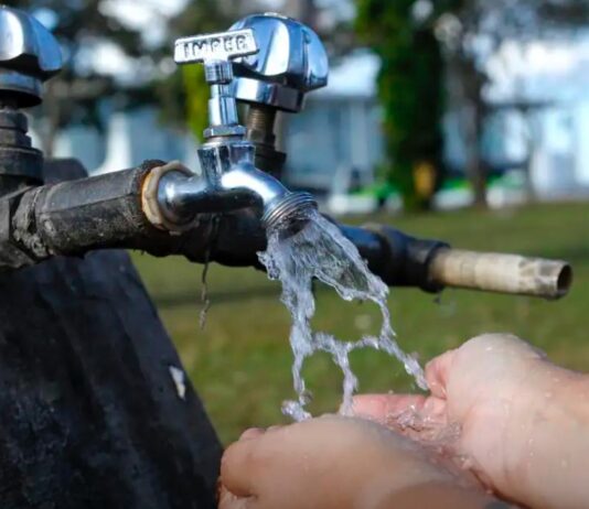 No Brasil, 1,4 milhão de estudantes não têm água tratada na escola