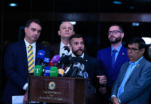 Parlamentares protocolam pedido de impeachment do ministro do STF Luís Roberto Barroso