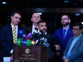Parlamentares protocolam pedido de impeachment do ministro do STF Luís Roberto Barroso