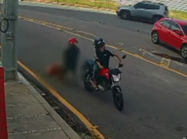 Mulher é arrastada por suspeitos após reagir a assalto, em João Pessoa