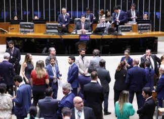 Congresso derruba quatro vetos de Lula e libera repasses de recursos federais a municípios