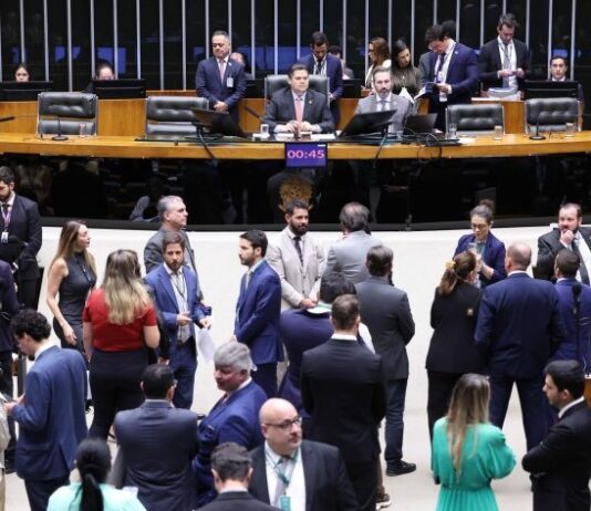 Congresso derruba quatro vetos de Lula e libera repasses de recursos federais a municípios