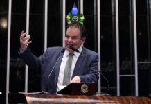 Em tom emocionado, Amaral faz discurso de despedida no Senado