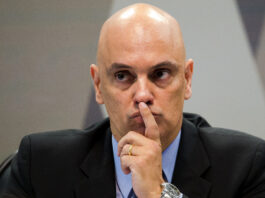 Oposição entrega a Pacheco pedido de impeachment do ministro Alexandre de Moraes