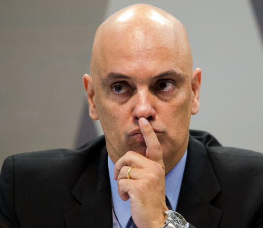 Rede social ‘X’ fecha sede no Brasil após Moraes ameaçar prender representante da empresa