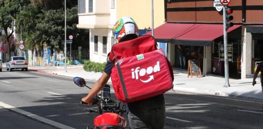 Anvisa libera venda de medicamentos por plataformas como iFood e Rapp