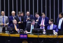 Câmara aprova texto-base da reforma tributária em primeiro turno