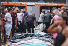 Moradores retiram cerca de 50 corpos em área de mata após operação