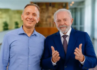 “Meu presidente é Lula”: Aguinaldo Ribeiro declara voto no petista durante inauguração de comitê em Campina Grande