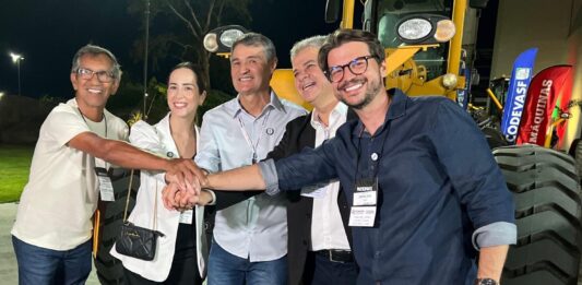 Através do Deputado Federal Romero Rodrigues, Campina Grande recebe motoniveladora