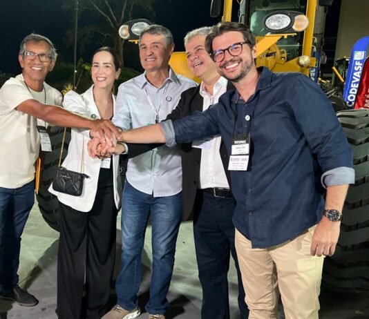 Através do Deputado Federal Romero Rodrigues, Campina Grande recebe motoniveladora