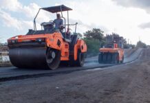 Trecho entre as avenidas Floriano Peixoto e Félix Araújo, na zona leste de Campina Grande, recebe camada de asfalto