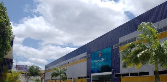 UNINASSAU abre seleção para contratar preceptores de Farmácia, Biomedicina e Enfermagem