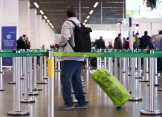 Conflito no Oriente Médio provoca maior caos aéreo global desde a pandemia