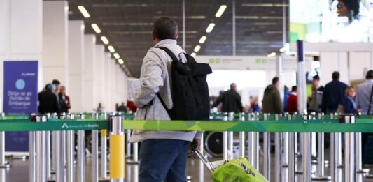 Conflito no Oriente Médio provoca maior caos aéreo global desde a pandemia