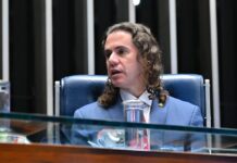 Veneziano defende continuidade do governo Lula ao comentar PEC do fim da escala 6×1