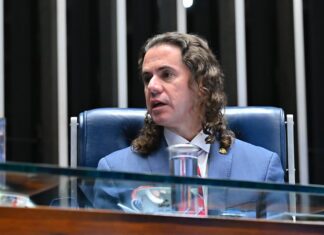 Veneziano defende continuidade do governo Lula ao comentar PEC do fim da escala 6×1