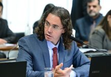 Projeto de Veneziano que concede aposentadoria especial a ACSs e ACEs avança no Senado com aprovação em mais uma comissão