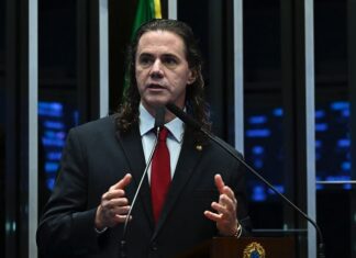 Na tribuna do Senado, Veneziano denuncia tentativa de compra de mandato de Senador na Paraíba