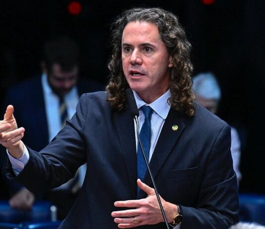 Senado aprova projeto relatado por Veneziano que incentiva o primeiro emprego para jovens