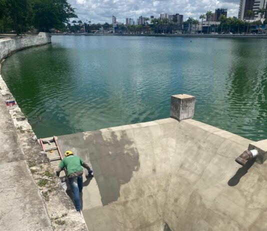 Prefeitura de Campina Grande realiza manutenção preventiva no sangradouro do Açude Velho